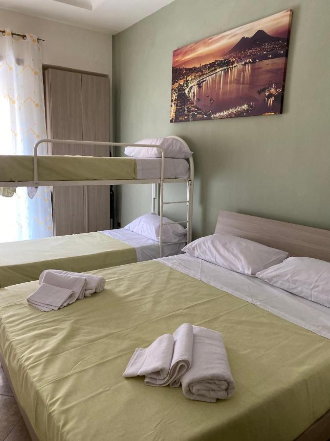 Falu Napoli Centro Camera Con Cucina E Bagno Privato Hotel Ngoại thất bức ảnh