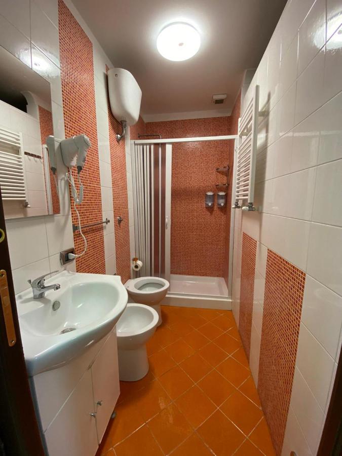 Falu Napoli Centro Camera Con Cucina E Bagno Privato Hotel Ngoại thất bức ảnh