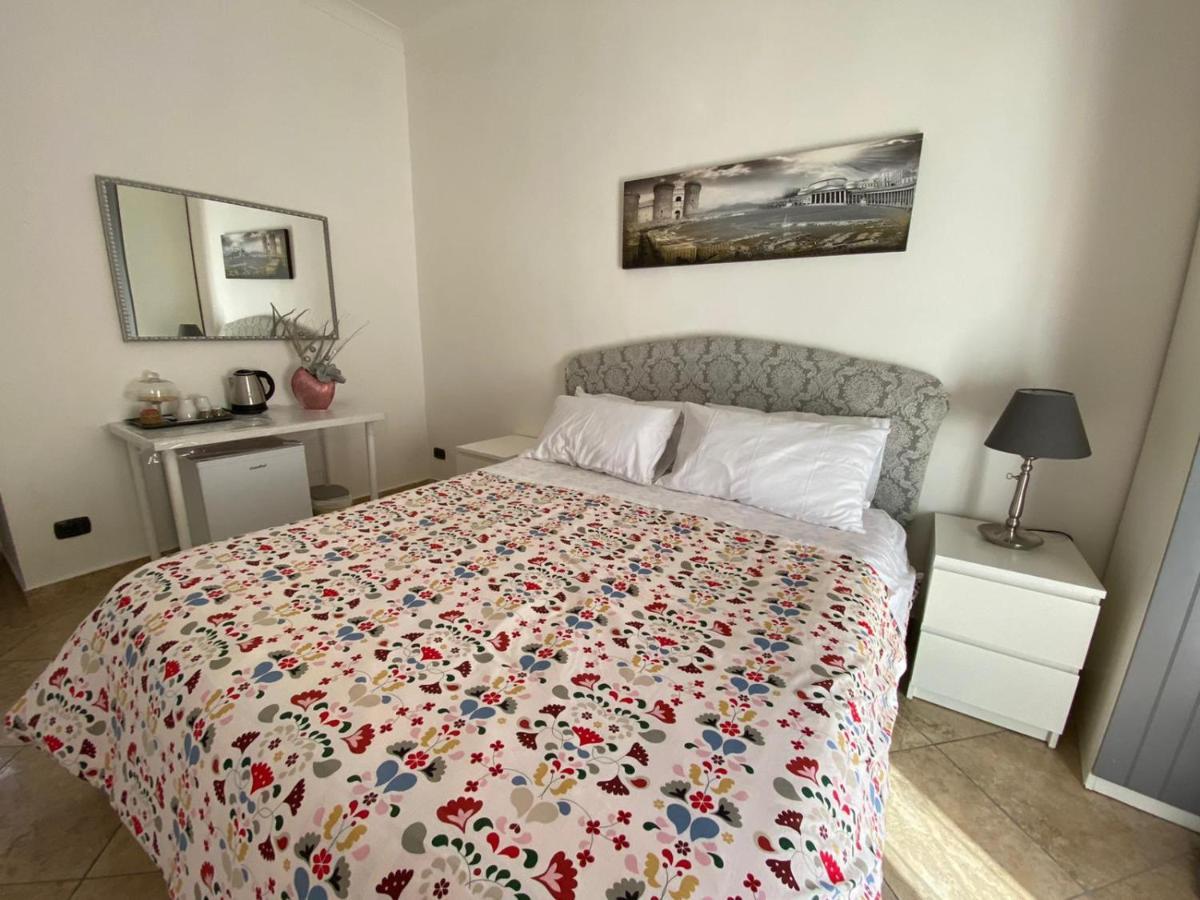 Falu Napoli Centro Camera Con Cucina E Bagno Privato Hotel Ngoại thất bức ảnh