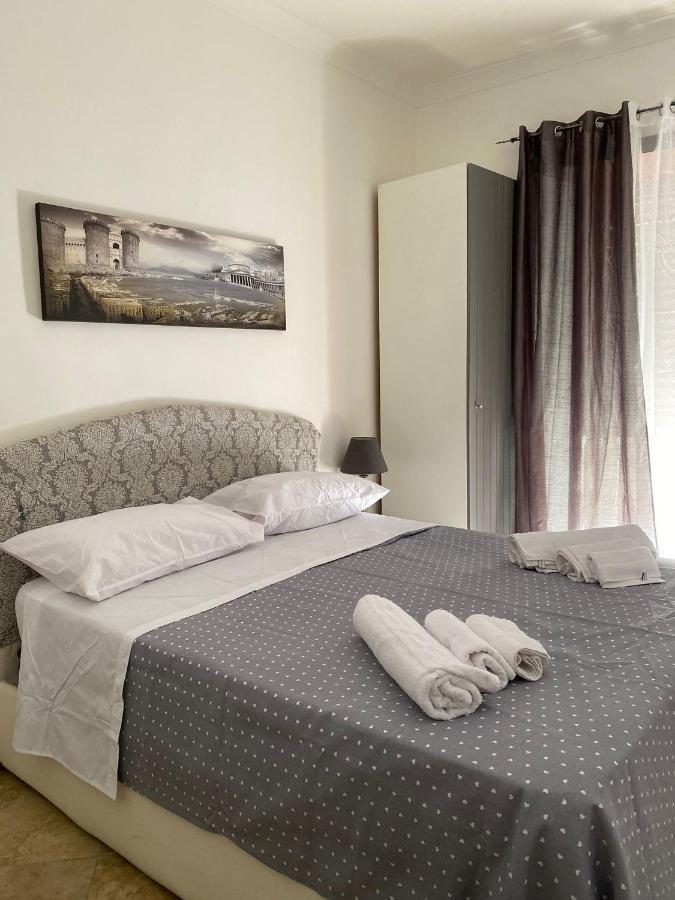 Falu Napoli Centro Camera Con Cucina E Bagno Privato Hotel Ngoại thất bức ảnh