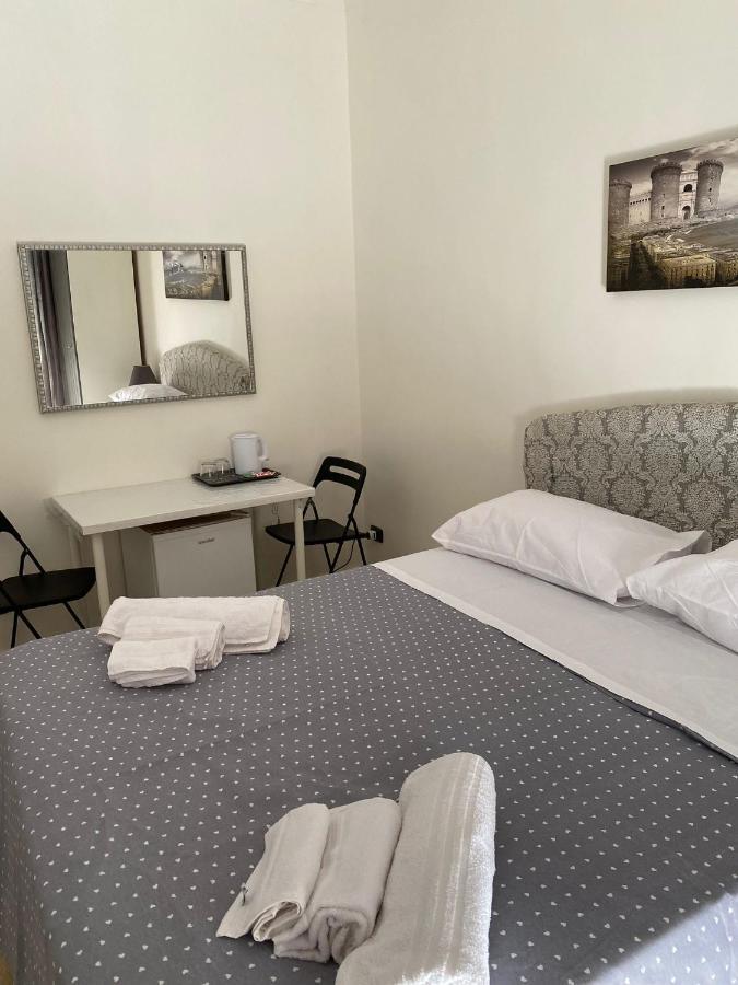 Falu Napoli Centro Camera Con Cucina E Bagno Privato Hotel Ngoại thất bức ảnh